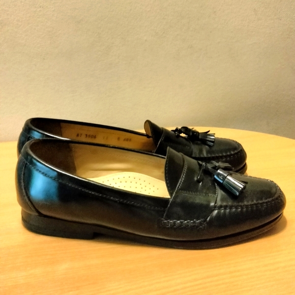 Cole Haan PINCH TASSEL IN BLACK - Picture 5 of 13